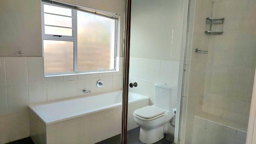4 Bedroom Property for Sale in Gonubie North Eastern Cape